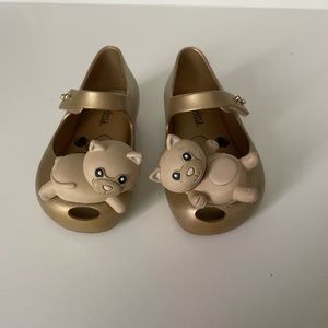Mini Melissa toddler size 6